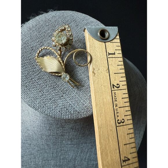 Vtg Floral Abstract Brooch Gold Tone Rhinestone Whimsy Scarf Pin Career Retro - Picture 4 of 4